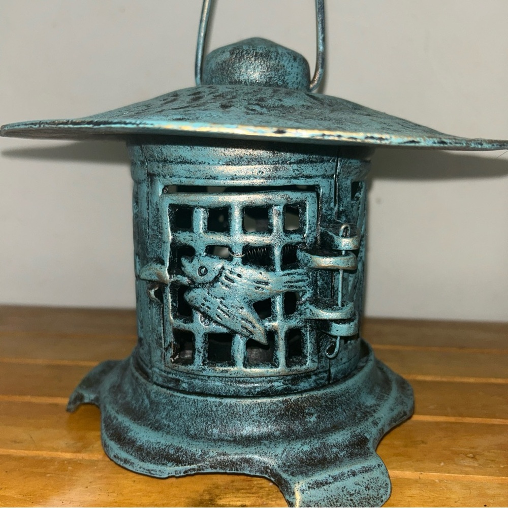 Vintage Cast Iron Japanese Asian Pagoda  Lantern Garden Decor